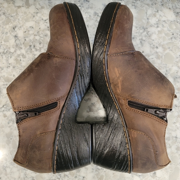 Women's BOC Crosley Oiled Brown Leather Slip On Clog Bootie with Buckles Sz: 8.5 - Picture 4 of 6